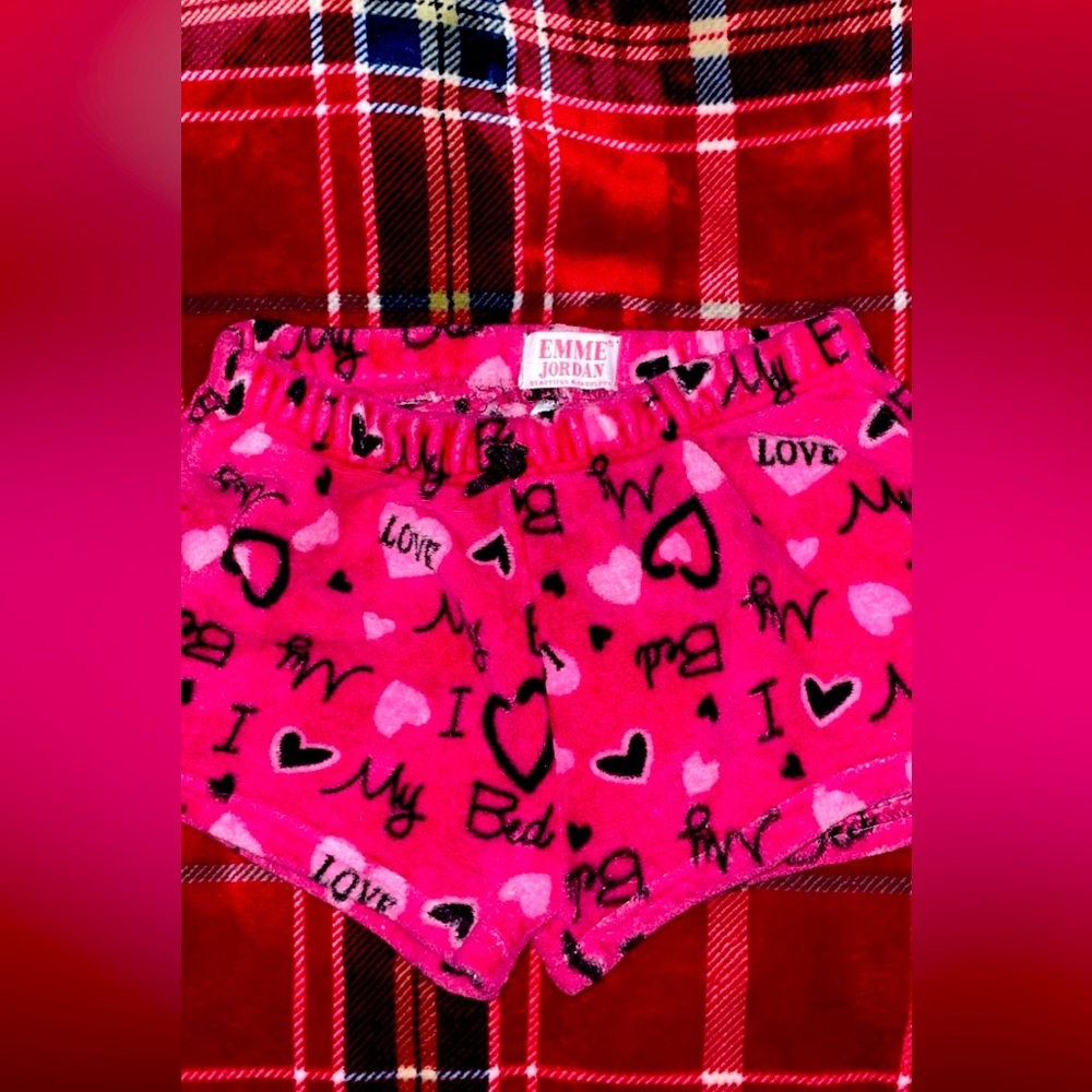 Pink and black heart shorts by Emme Jordan - super cute! #y2k #2000s